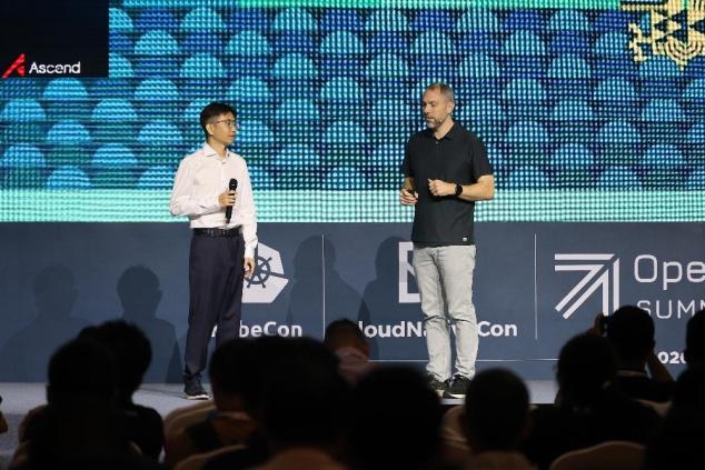 Speakers presenting the Ascend and HyperParallel demonstration